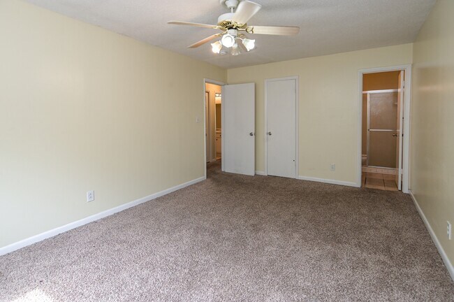 Photo - 2225 Golf Rd SW