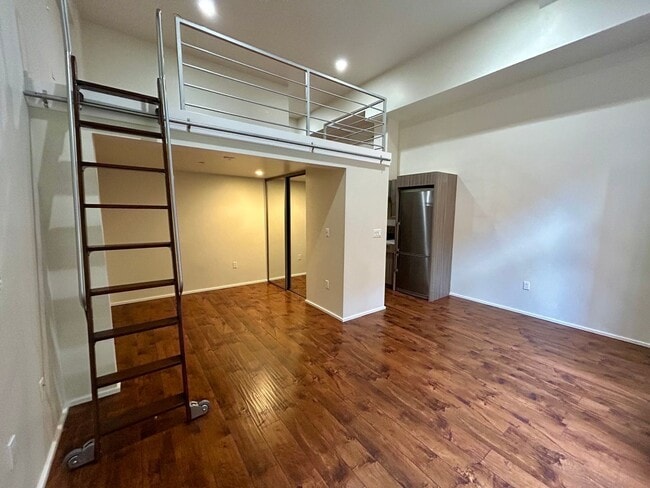 Building Photo - 550 Jessie St Unit 117