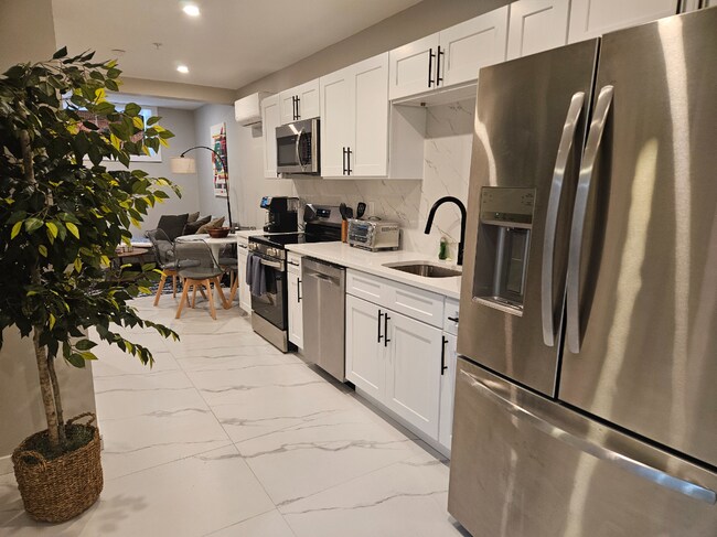 Building Photo - 1487 5th Ave Unit 1