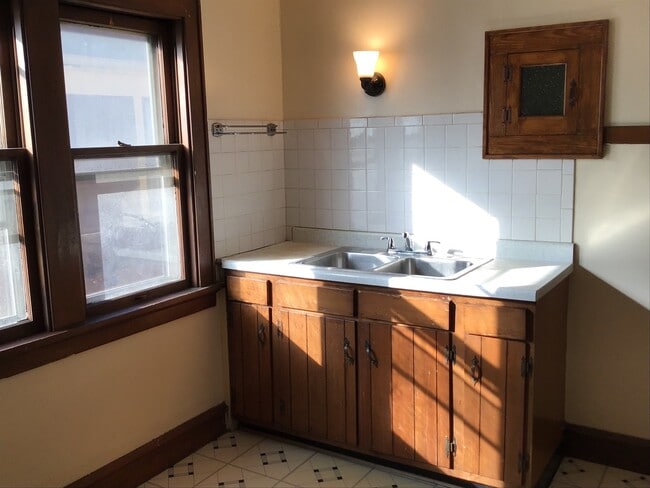 Building Photo - 3526-3528 N. 40th St Unit 3528-Upper Rental
