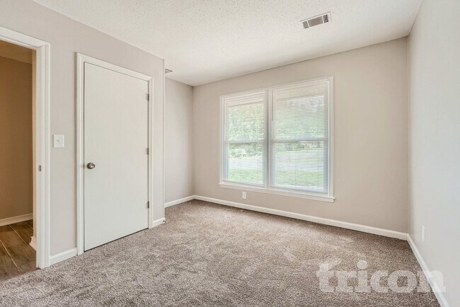 Photo - 5313 Larewood Dr