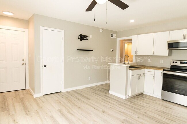 903 Forest Dale Ln