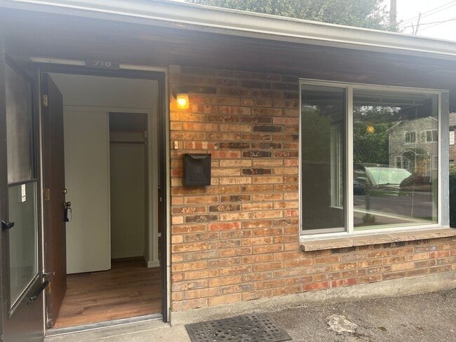Photo - 710-712.5-7125 NE 43rd St Unit 710