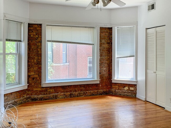 Photo - 854 W Cornelia Ave Apartment Unit 2N