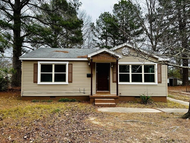 Building Photo - A Great Rental Waiting For You To Make It Home!