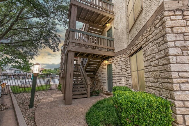 Photo - 509 Short Circuit Unit 210