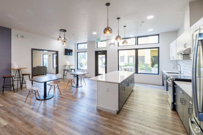 Bode 125 - Clubhouse