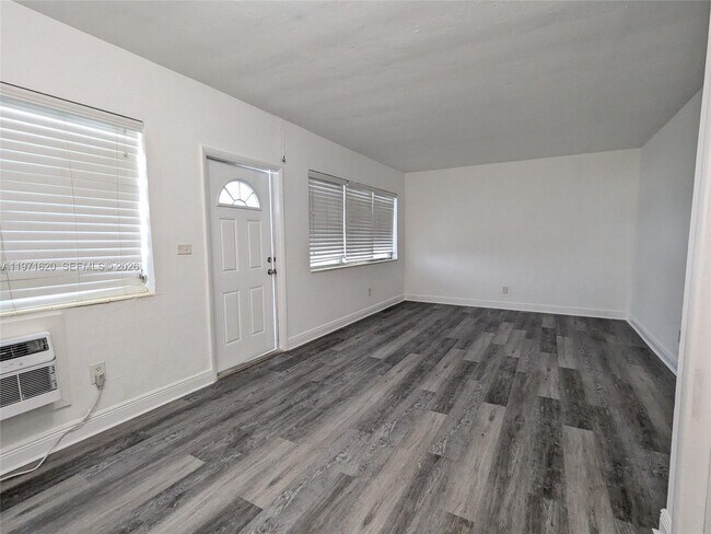 Photo - 7805 Crespi Blvd Unit 2