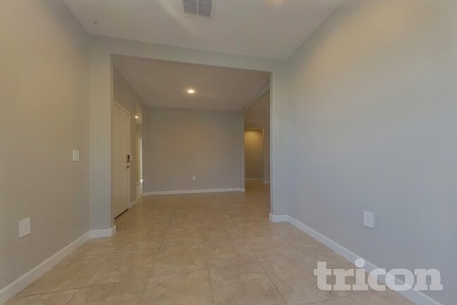 Photo - 30033 W Cheery Lynn Rd