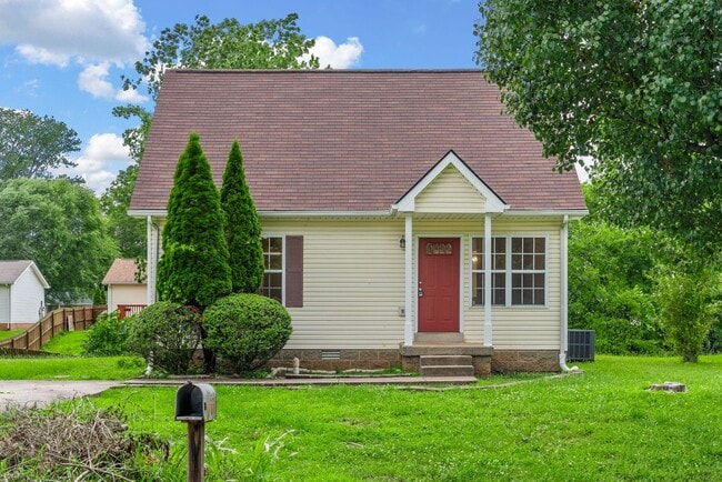 320 Lafayette Rd