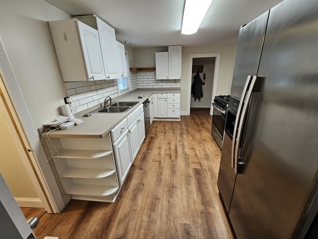 Photo - 2481 Professor St