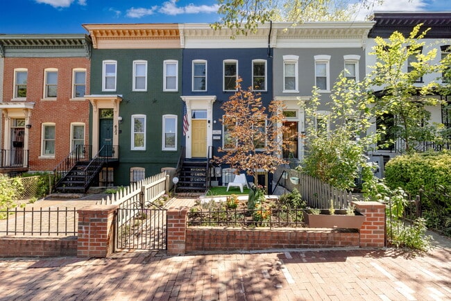 Building Photo - 619 10th Street NE Unit B