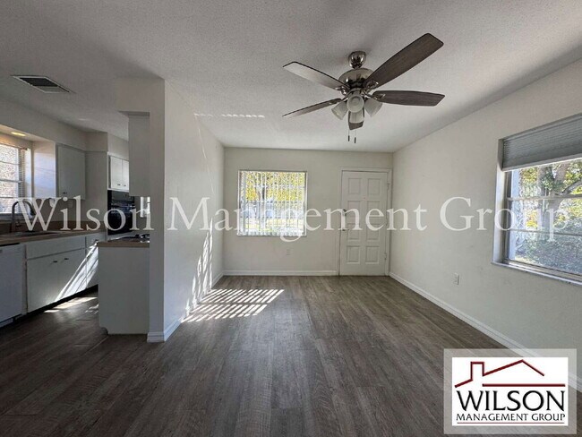 Photo - 629 Rugby St