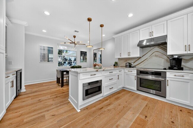 Photo - 121 Lily Ln
