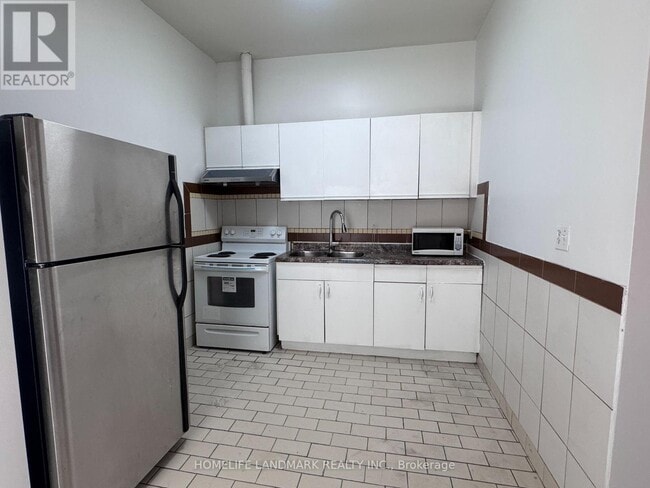 Photo - 450 Spadina Ave.