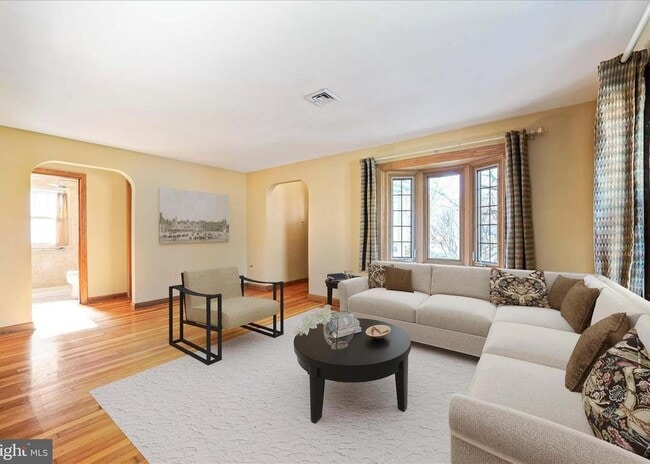 Photo - 211 Noble St