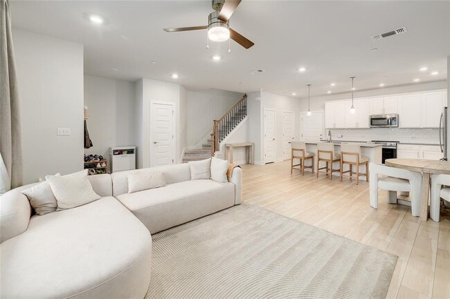 Photo - 207 Flowers Ave