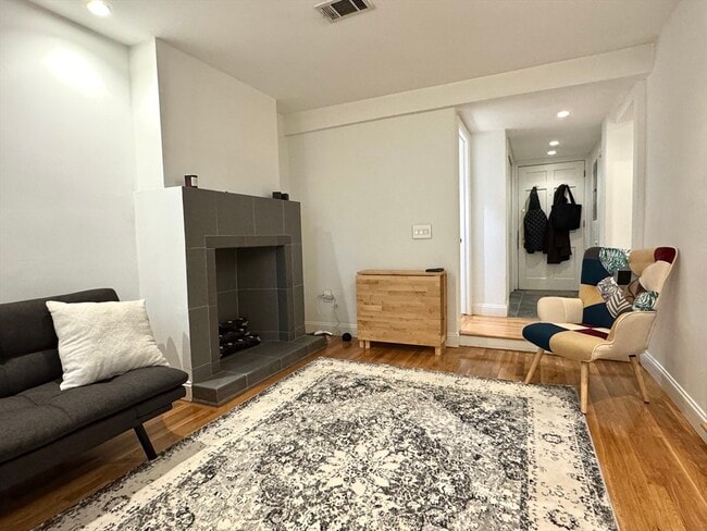 Photo - 124 Beacon St Unidad GF