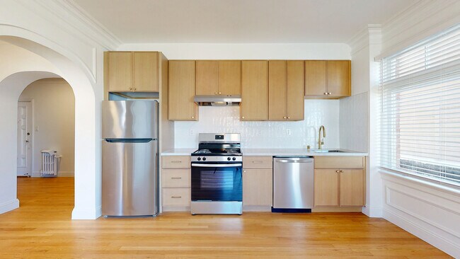 Building Photo - 495 32nd Ave Unit 104A