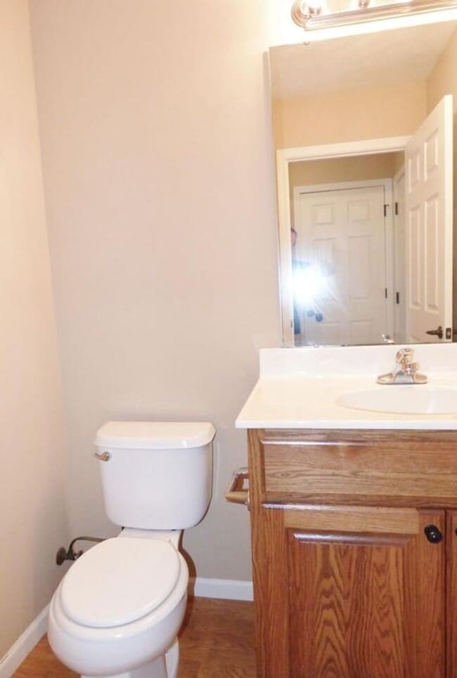 Photo - 4 bedroom 2.5 bathroom duplex located in a...