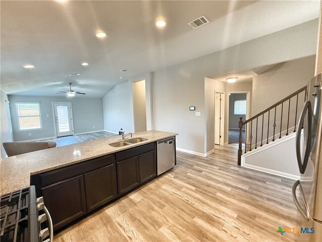 Building Photo - 8819 Straight Oaks Rental