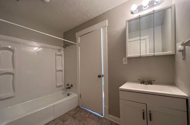 Photo - 4412 N 61st St