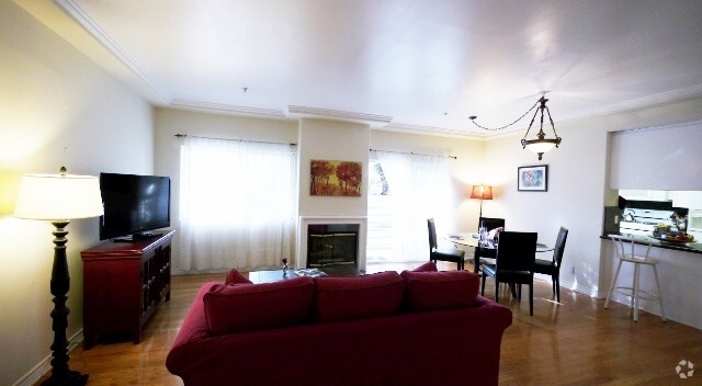 Building Photo - 1315 S Saltair Ave Unit #102 Rental