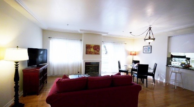 Open floor plan living/dining - 1315 S Saltair Ave Unidad #102 Rental