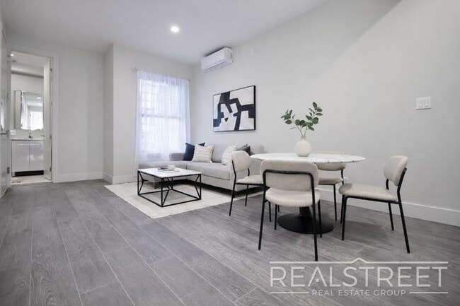 Photo - Modern 1 Bed w Dishwasher/Laundry/Garden Unit 1A