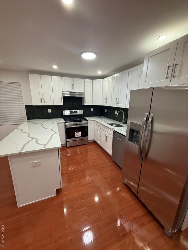 Photo - 107-13 220th St