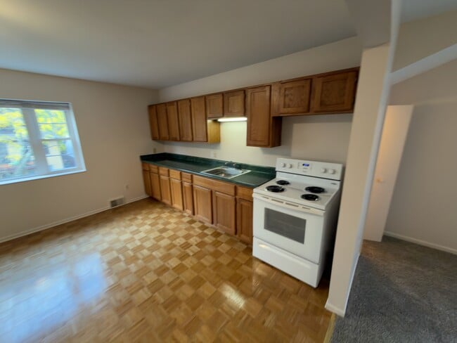 Photo - 846 Beaconsfield Ave