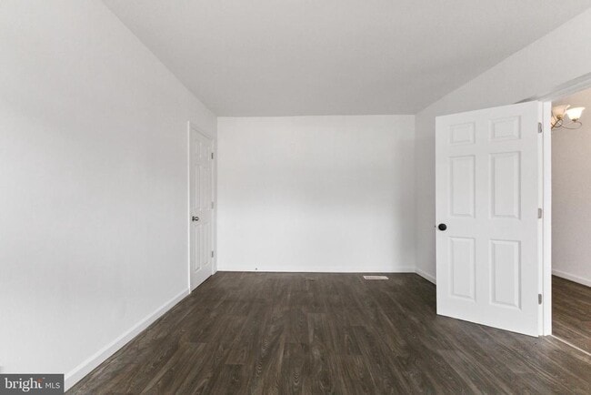 Photo - 211 Broad St