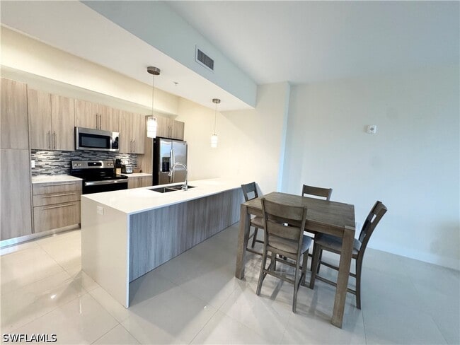 Photo - 15901 Pointe Cir Unit 405