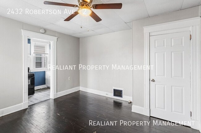 Photo - 2432 Robertson Ave Unidad 2