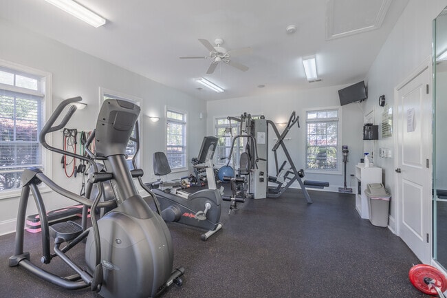 Photo - Retreat at Riverland Unidad Garage17