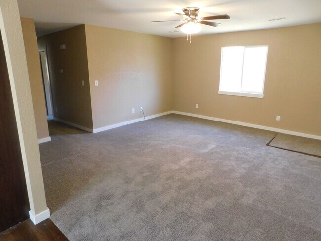 Photo - Nice 3 bedroom, 2 bathroom home located in...