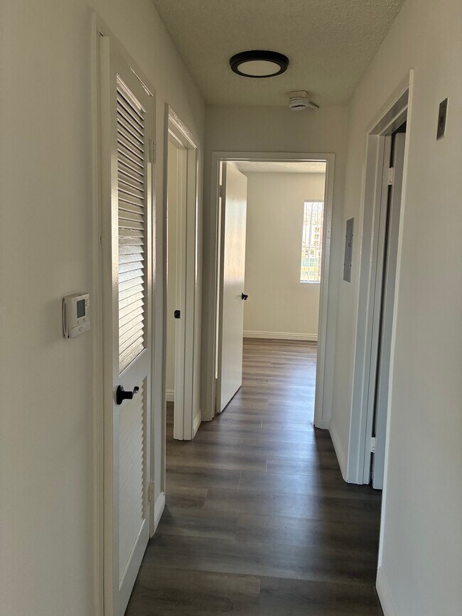 Photo - 1406 N Serrano Ave Unit 206