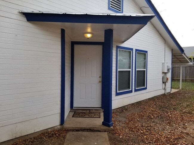 Building Photo - READY FOR MOVE-IN 410/Marbach!