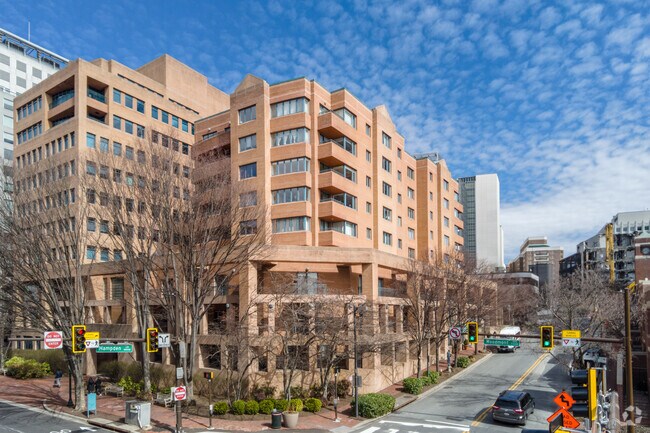 Hampden Square - Hampden Square Apartments