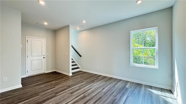 Photo - 1479 Creekside Cir NW