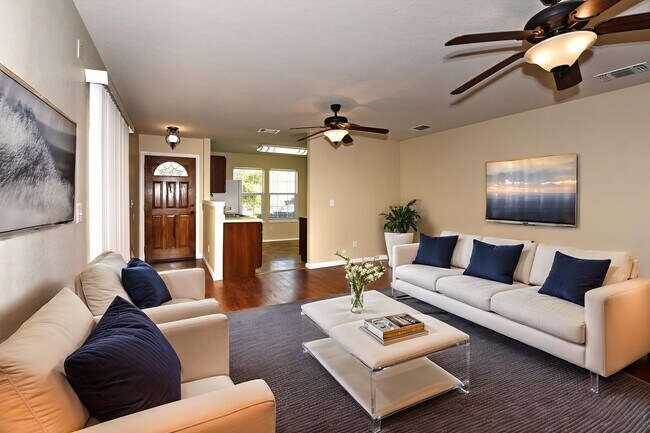 Photo - ONE STORY | GREAT LOCATION | NEAR 1605... Casa