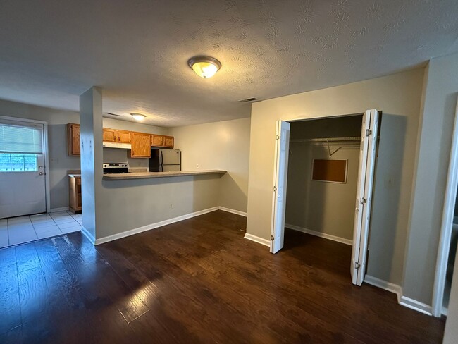 Photo - 2 Bedroom pay ONLY Electric! Unidad D