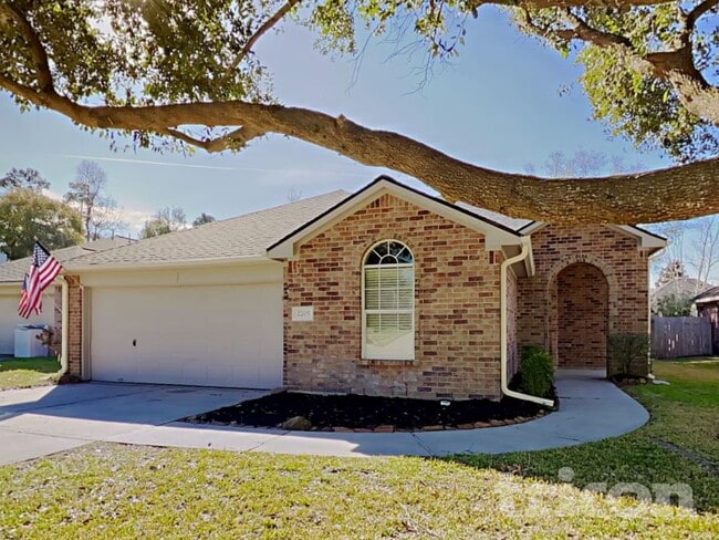 Photo - 2205 Highland Hills Dr