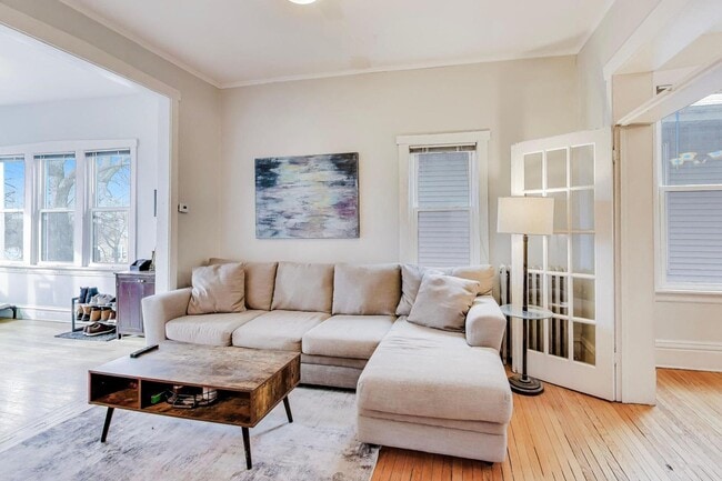 Photo - 1652 W Nelson St Unidad 2