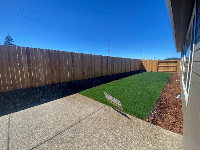 Photo - ~Brand New House in Sutherlin~