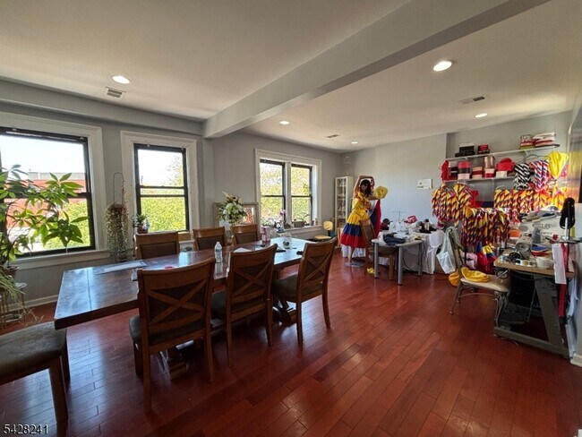 Photo - 276 Morris Ave Unit 3