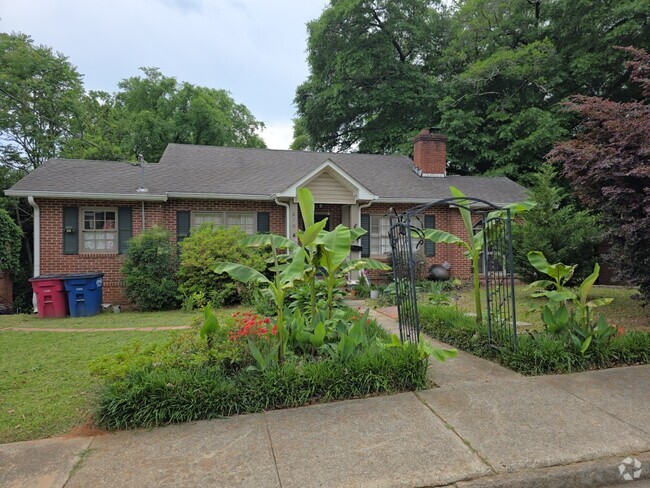 Building Photo - 870 Laurel Ave Rental