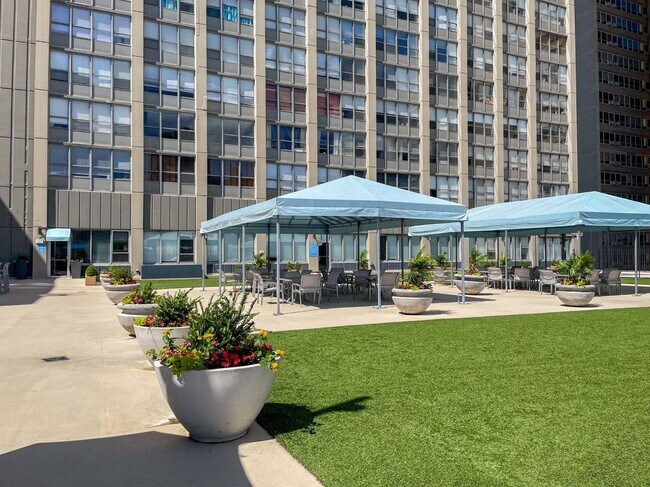 655 W Irving Park Rd Unit 604
