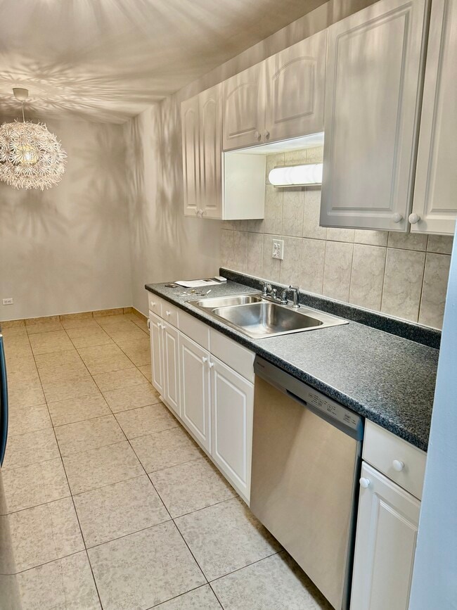 Photo - 860 E Old Willow Rd Unidad 228