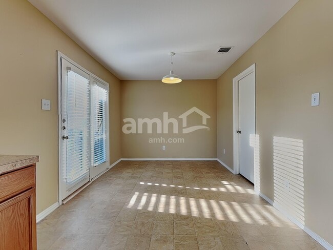 Photo - 937 Iona Dr